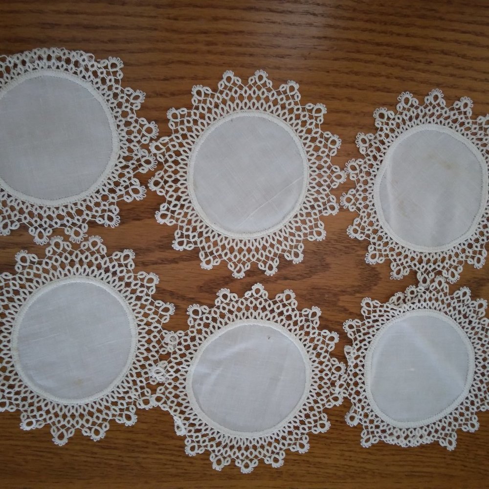 6 Vintage Doilies, 5" Diameter - Picture 4 of 4